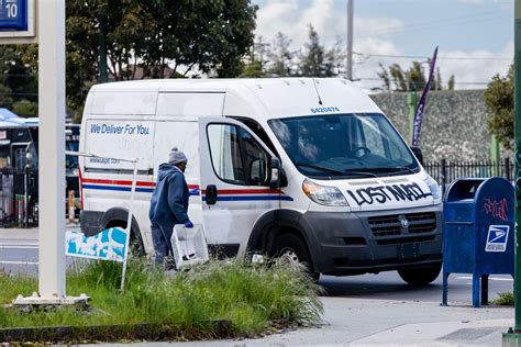 USPS letter carrier robbed by two armed suspects in Oakland
